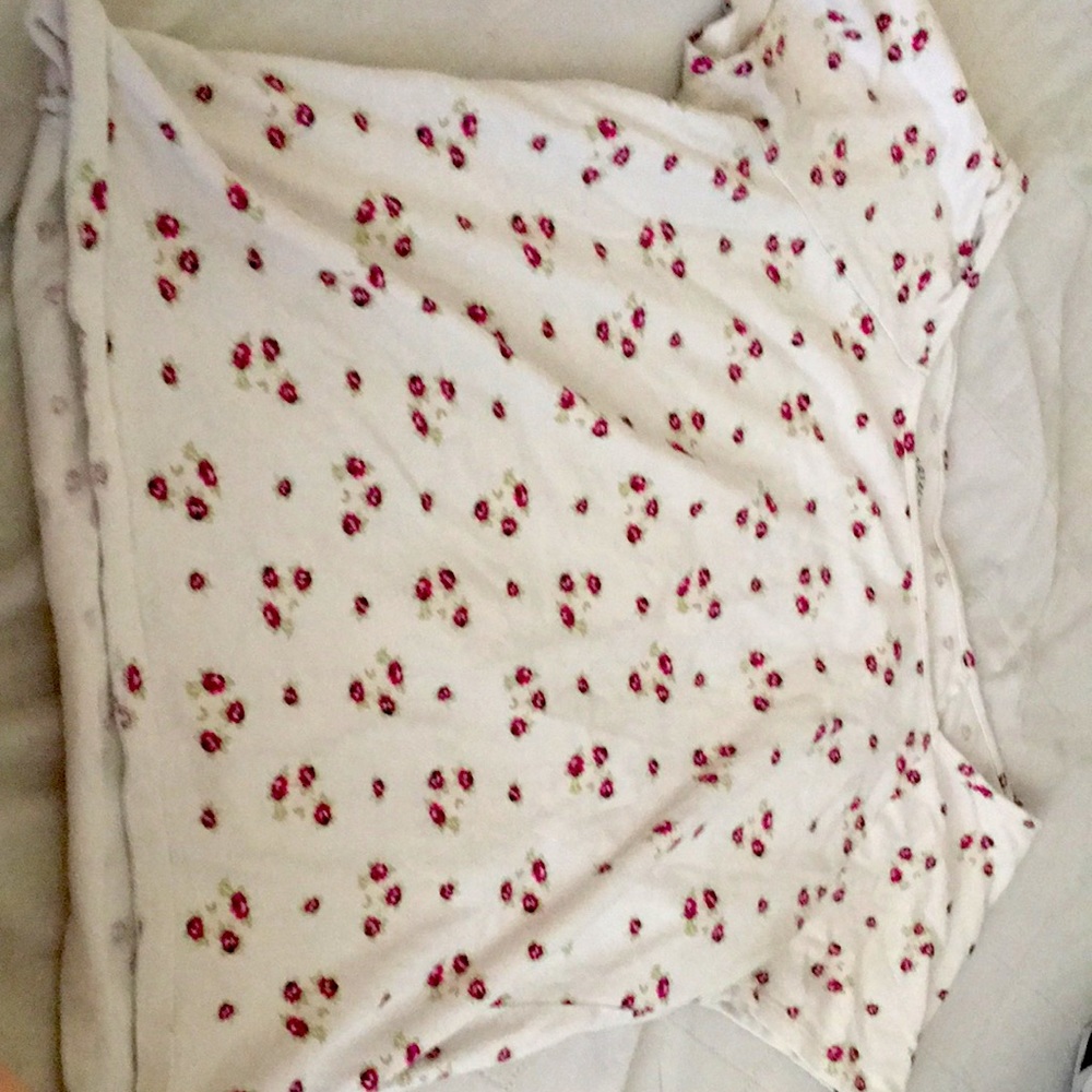 I’m selling a white shirt with a rose pattern. Dropped shoulders
